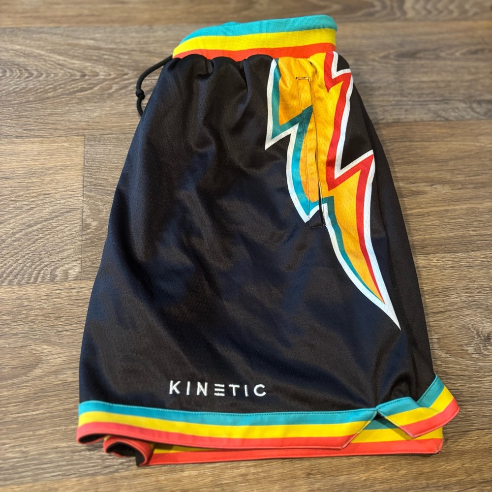 Kinetic Kings Rainbow Lightning Bolt Shorts Men’s Large Streetwear Athletic